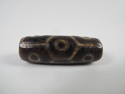 null Rare Dzi bead with 9 eyes in tortoise shell. Agate. L approx. 40mm. Approx....