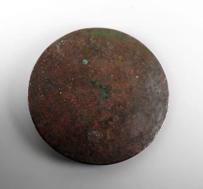 null Miroir circulaire à décor géométrique

Bronze 14 cm

Période romaine