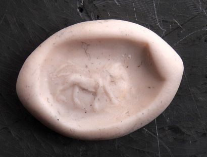 null Sceau cachet représentant un lion marchant

Pierre polie marbre ? 1.8 cm