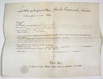 null BREVET DE GRÂCE signé de la griffe de du Roi LOUIS XVIII, contresigné PASQUIER,...