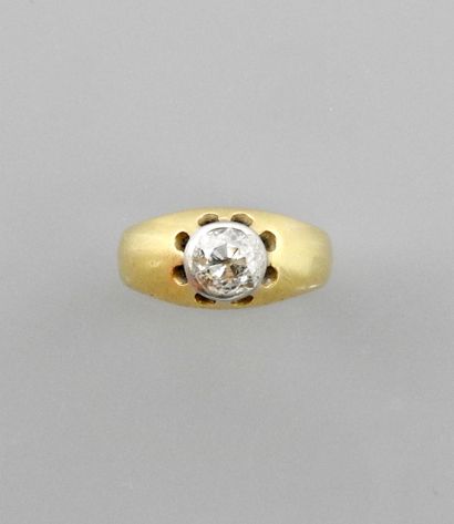null Man's ring ' Jonc Anglais ' in yellow gold, 750 MM, set with a round diamond...