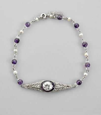 null Ravissant bracelet en or gris, 750 MM, orné de petites perles et billes d'améthyste...