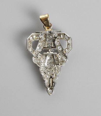 null Very beautiful pendant - Art Deco - drawing a drape and ribbon in white gold...