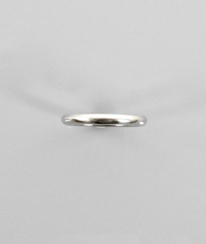 null CHAUMET, Les Eternelles Classiques. Wedding ring, platinum 900 MM, secret diamond,...