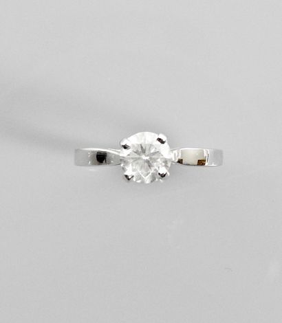 null Solitaire ring in white gold, 750 MM, set with a very beautiful diamond weighing...