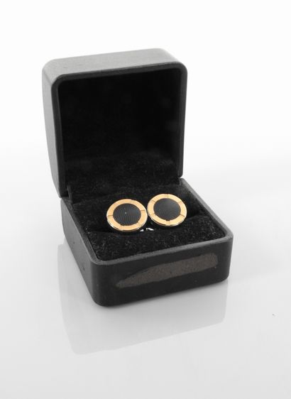 null CHAUMET, Boutons de manchettes ronds en acier, diamètre 17 mm, dans écrin noir...