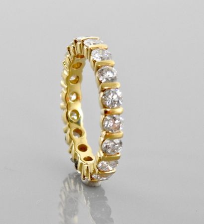null Wedding ring in yellow gold, 750 MM, highlighted with eight brilliant-cut diamonds,...