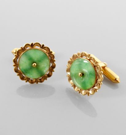 null Cufflinks in yellow gold, 750 MM, each adorned with a pastille of very beautiful...