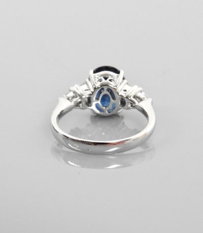 null White gold ring, 750 MM, set with an oval sapphire weighing 3.60 carats with...