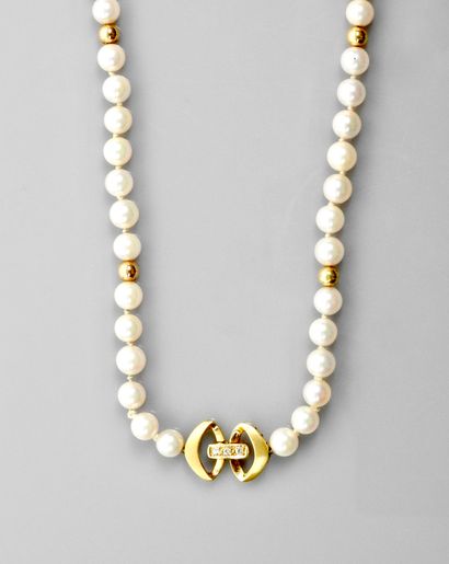 null Necklace of cultured pearls and eight yellow gold pearls, 750 MM, length 50...