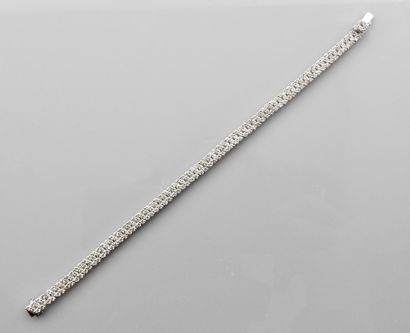 null Très beau bracelet ' Ligne ' articulé en or gris, 750 MM, souligné de diamants...