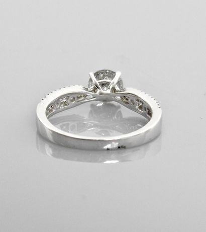 null Solitaire ring in white gold, 750 MM, set with a diamond weighing about 1 carat,...