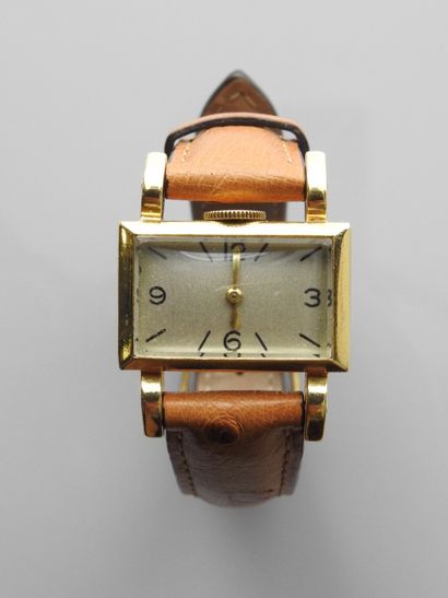 null CLERC Paris. Bracelet montre de dame en or jaune, 750 MM, lunette rectangulaire,...