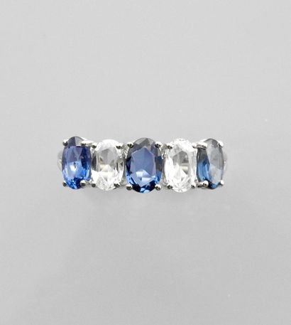 null Ring' in white gold, 750 MM, set with blue and white oval sapphires, total 2,30...