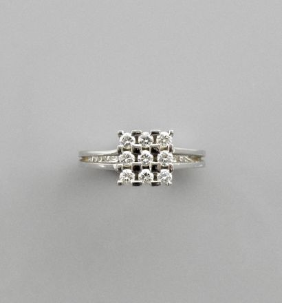 null Square ring in white gold, 750 MM, covered with diamonds, 8 x 8 mm, circa 1970,...