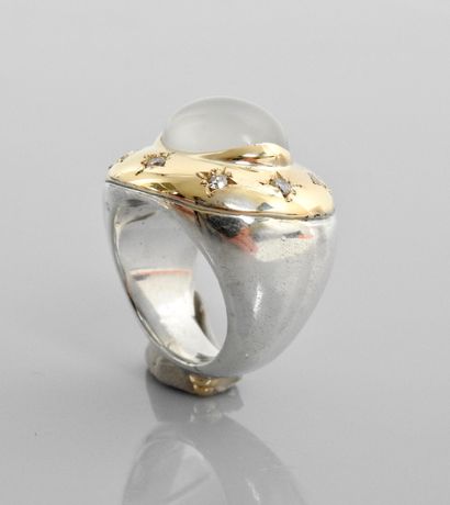 null Ring in gold 750MM and silver 925 MM, decorated with a moonstone cabochon in...