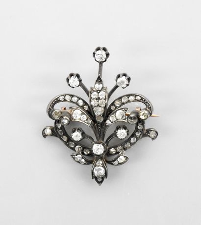 null Beautiful brooch in the shape of a lyre in gold 750MM and silver 925 MM, richly...