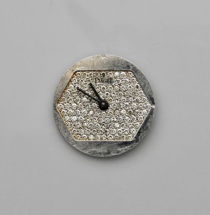 null PIAGET, Cadran de montre de dame signé en or gris, 750 MM, recouvert de diamants,...