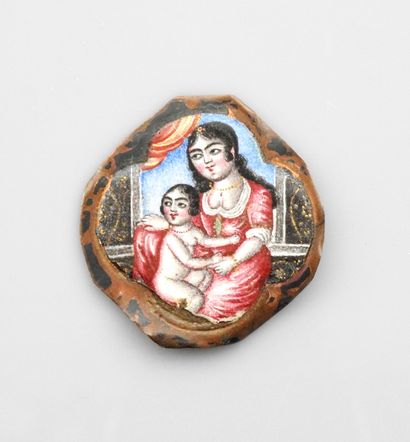null Octagonal element in gilded metal, centered with a portrait in Persian polychrome...