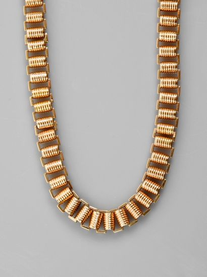 null Necklace ' Giletière ' mesh with gadroons in yellow gold, 750 MM, rings and...