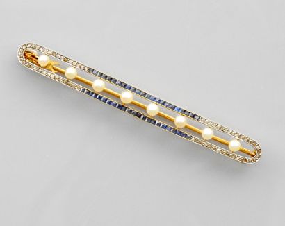 null Fine yellow gold barrette brooch, 750 MM, underlined by eight small pearls between...
