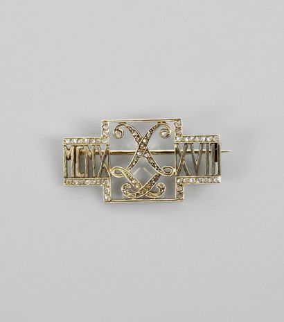 null Rectangular brooch in yellow gold 750MM and platinum 900 MM, marked with two...