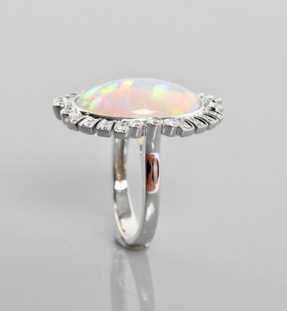null Pretty flat ring in white gold, 750 MM, set with an opal weighing 6 carats approximately...