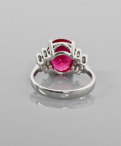 null White gold ring, 750 MM, set with a treated ruby weighing about 4 carats and...