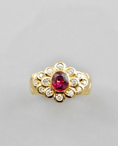 null Flat ring in yellow gold, 750 MM, centered on an oval ruby in a festoon of diamonds,...