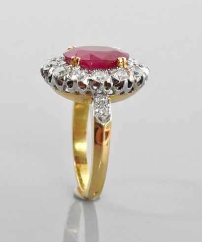 null Ring "Pompadour" two gold, 750 MM, centered on a BIRMAN ruby, oval weighing...