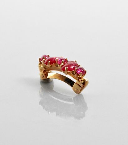 null Charming pink gold sautoir brooch, 750 MM, highlighted with engraved rubies,...