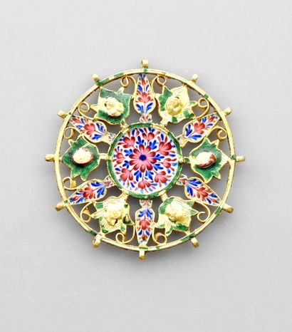 null Round element in yellow gold, 750 MM, in the form of an openwork rosette centered...