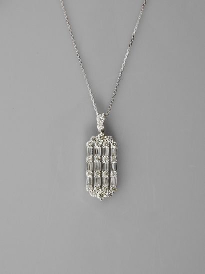null Diamond chain and pendant in white gold cartouche, 750 MM, set with baguette...