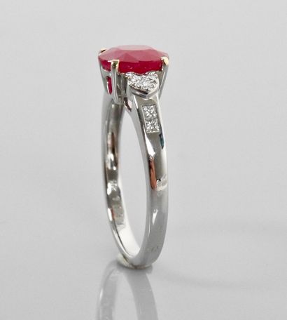 null Ring in white gold, 750 MM, set with a beautiful oval ruby weighing 1.89 carat...