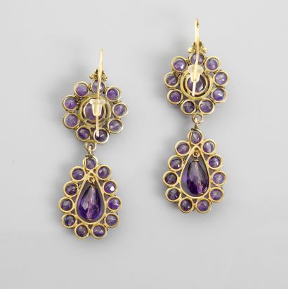 null Very beautiful earrings in yellow gold, 585 MM, covered with amethysts around...