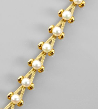 null Ravissant bracelet en or jaune, 750 MM, souligné de vingt et une perles de culture,...