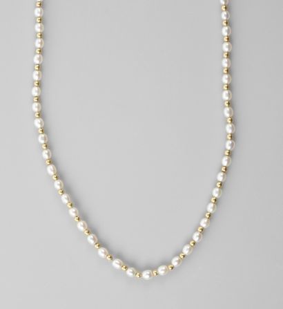 null Necklace of cultured pearls and yellow gold pearls, 750 MM, length 42 cm, weight:...