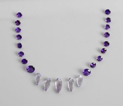 null Set of amethysts, total 18 carats,