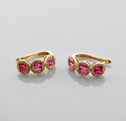 null Half hoop earrings in yellow gold, 750 MM, set with calibrated rubies, total...