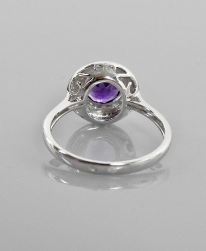 null Round ring in white gold, 750 MM, set with an amethyst weighing about 0.80 carat,...