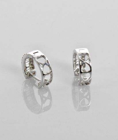 null Earrings in white gold, 750 MM, each with baguette and brilliant cut diamonds,...