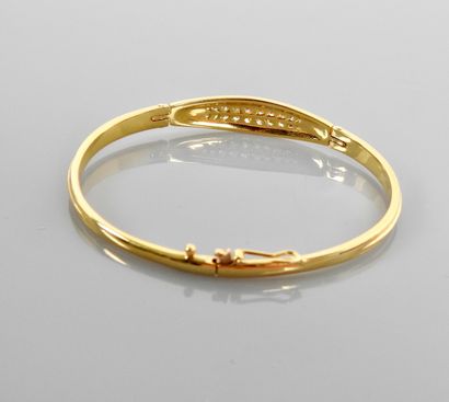 null Bracelet opening, articulated two gold, 750 MM, centered with diamonds, eight...