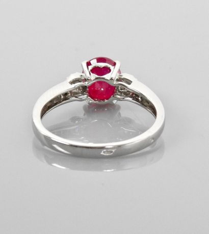 null Ring in white gold, 750 MM, set with a beautiful oval ruby weighing 1.89 carat...