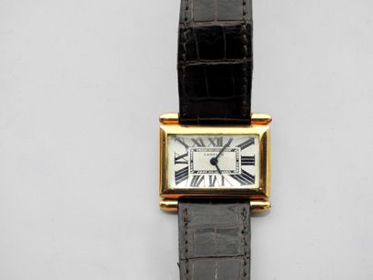 null 
CARTIER, TANK DIVAN. Rare yellow gold watch bracelet, 750 MM, silver background,...
