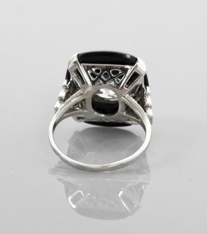 null White gold ring, 750 MM, set with a cushion of onyx encrusted with a round diamond...