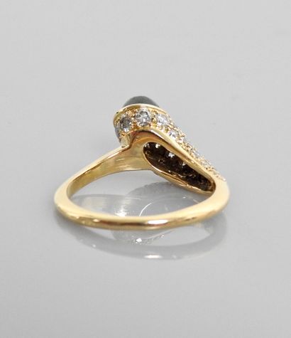 null Asymmetrical yellow gold ring, 750 MM, set with a cabochon sapphire and diamonds,...