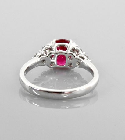 null Ring in white gold, 750 MM, set with an oval ruby weighing 2 carats and six...