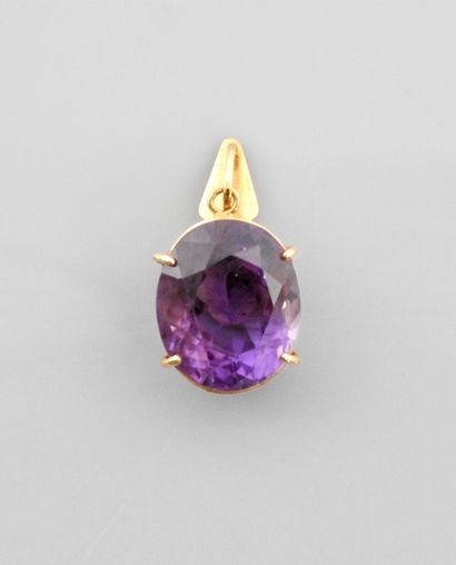null Yellow gold pendant, 585 MM, setting an important amethyst, size 22 x 18 mm,...