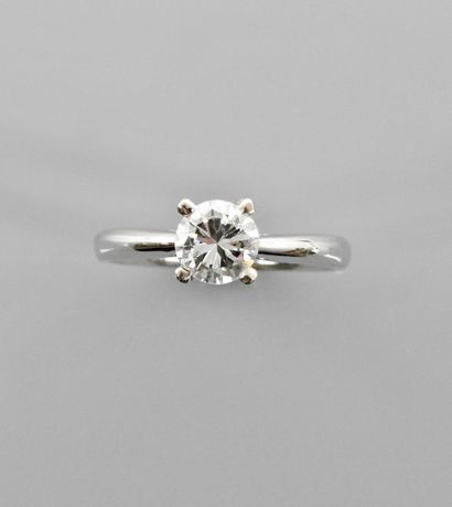 null 
Solitaire ring in white gold, 750 MM, set with a beautiful brilliant-cut diamond...