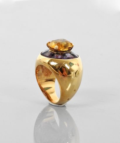 null Ring ' Ball ' in yellow gold, 750 MM, decorated with a round of amethysts cut...